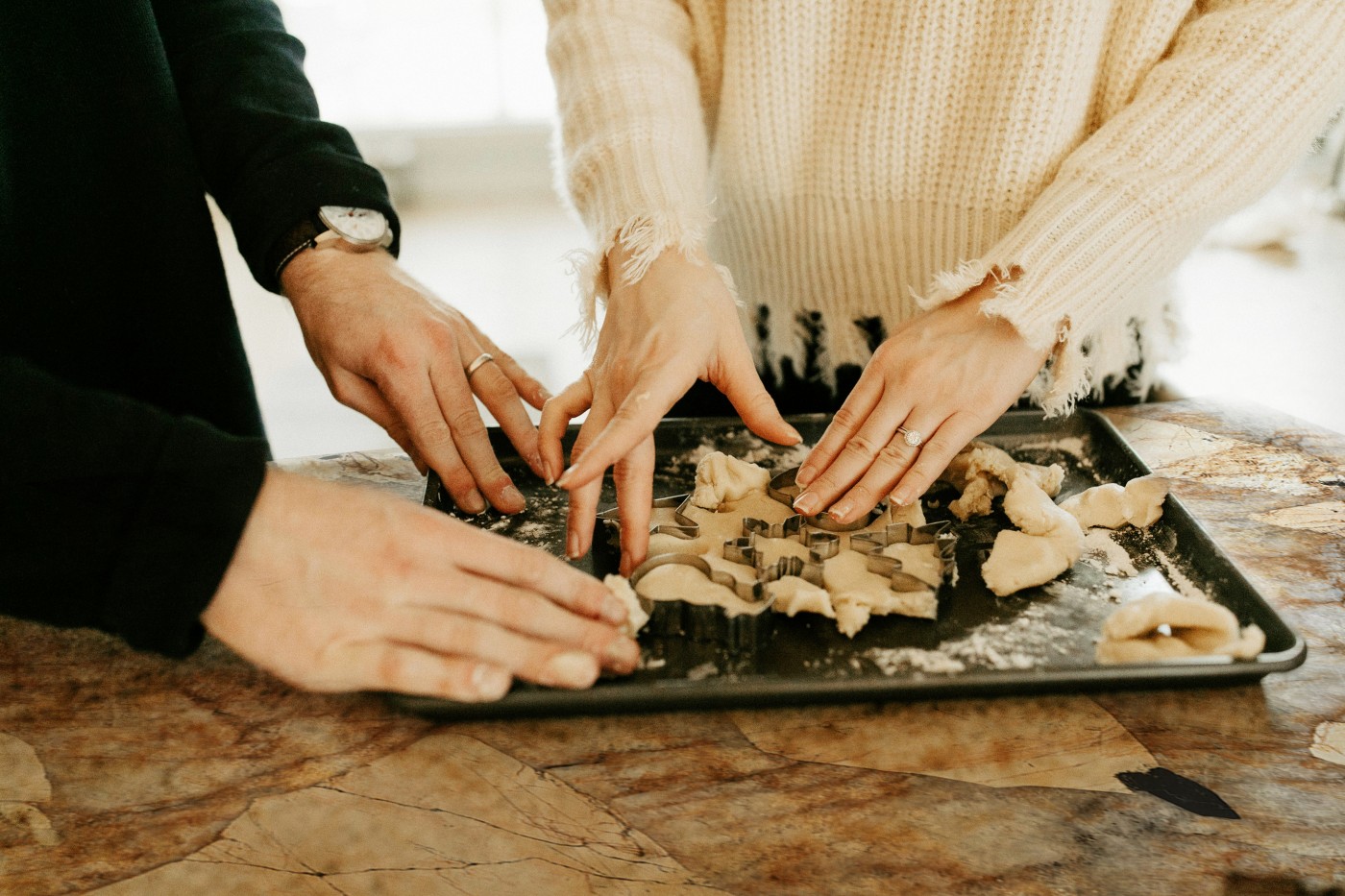 The Style and Practicality of Stoneware Surfaces During the Christmas Holidays